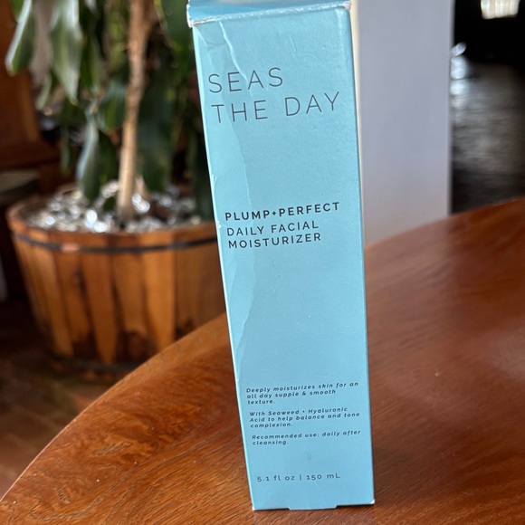 Seas the Day Daily Facial Moisturizer - Picture 1 of 2